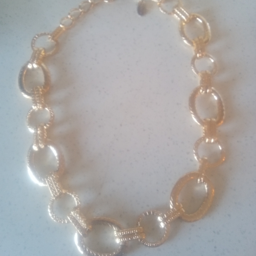 Large Motion East Necklace